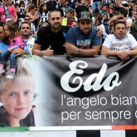 In foto lo striscione juventino per Edo