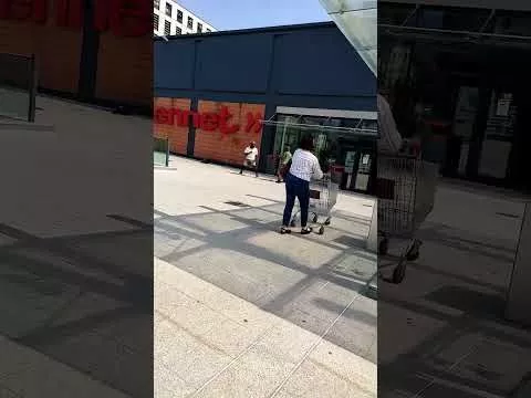 immagine di anteprima del video: Rissa di Fronte al Bennet di Ivrea