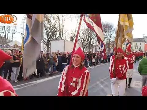 immagine di anteprima del video: @Ivrea: penultima domenica di Carnevale - le alzate degli