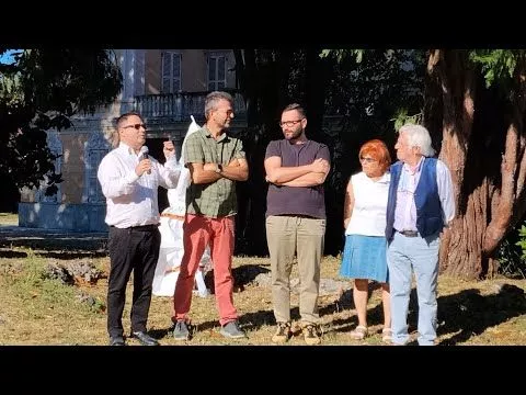 immagine di anteprima del video: A Grugliasco donati 3 alberi e un trono al Parco 