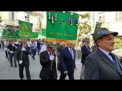 immagine di anteprima del video: Ivrea, sfilata Alpini in centro città