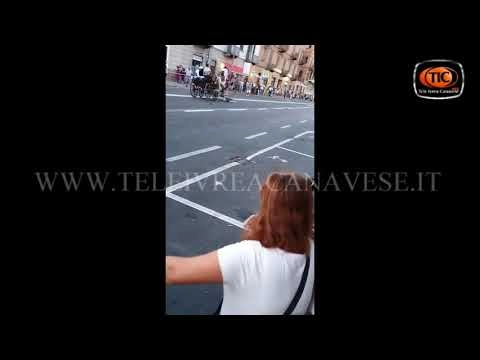 immagine di anteprima del video: Ivrea, San Savino 2019 -  sfilata delle carrozze