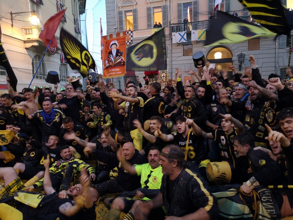 Una foto dei festeggiamenti in piazza di Città