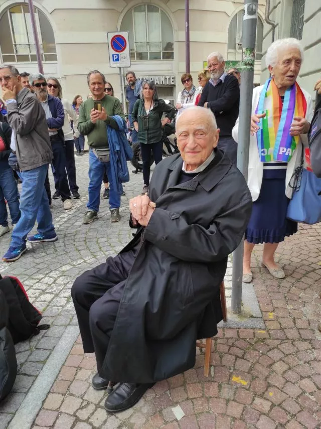 In foto Monsignor Luigi Bettazzi