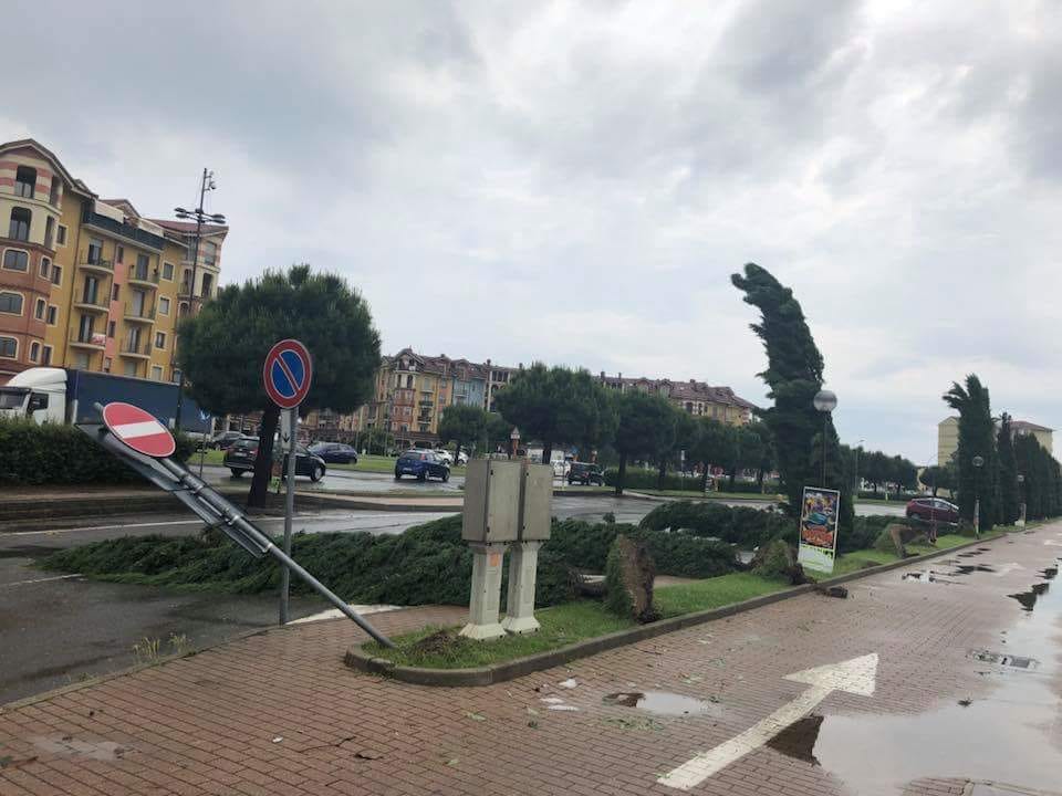 Leinì, strada allagata dall´improvviso temporale