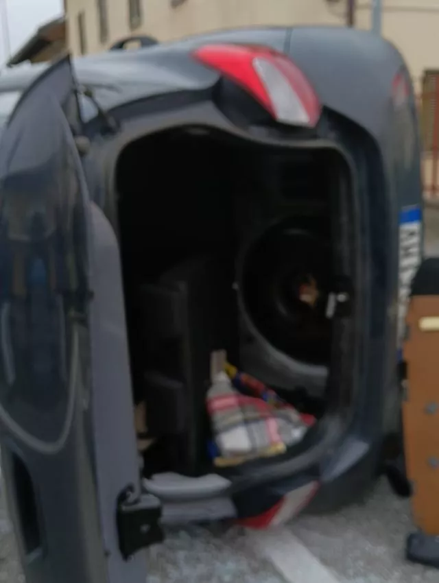 auto capovolta 2