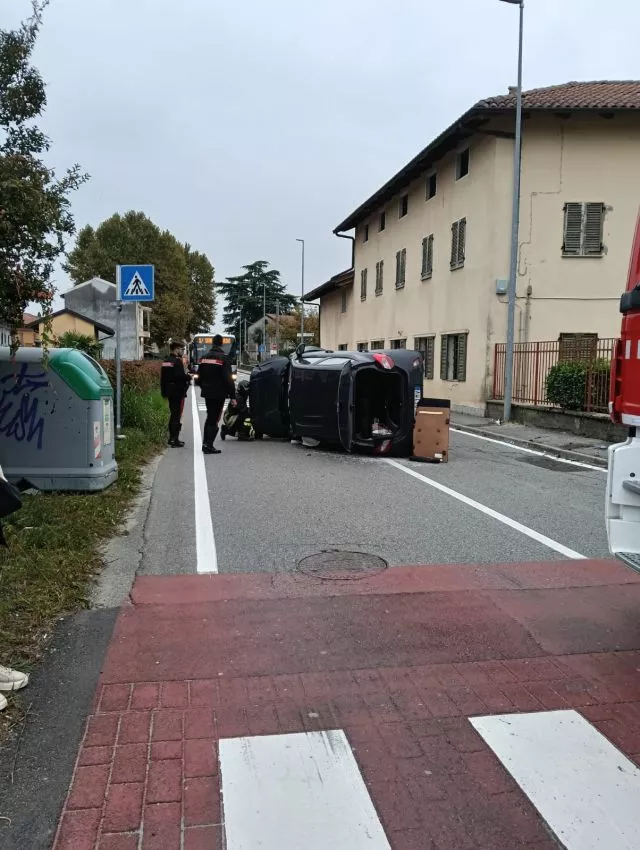 auto capovolta
